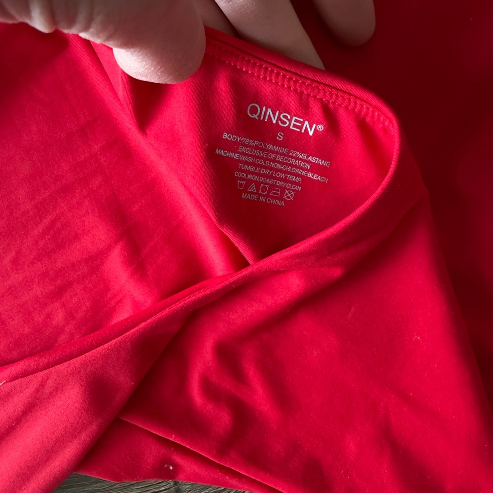 Elegant Red Long Sleeve Women's Top - Picture 3 of 4